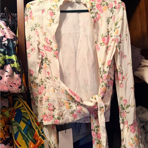 Cream Floral Bell-Sleeve Blouse - Picture 3 of 6